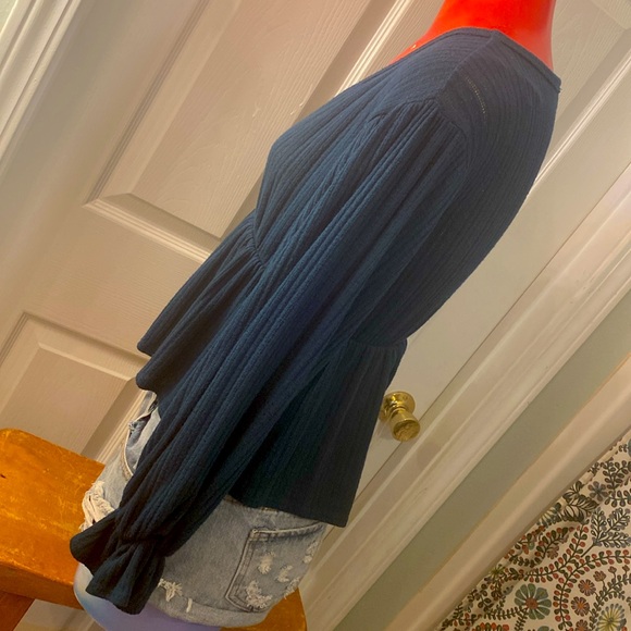 PINK LILY Green Top - Picture 5 of 14